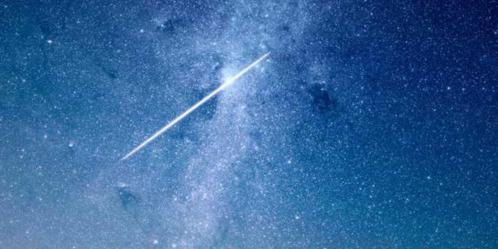 Elegante Innenarchitektur mit hohen Decken und Lichtakzenten im Kontext von Mietrecht - RentPilot