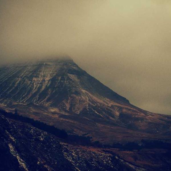 Landschaft mit Bergen und Nebel für RentPilot Blog-Dekoration