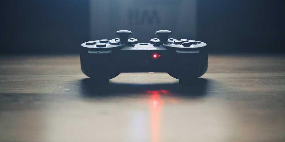 Tisch mit Laptop und Notizen zur Immobilienfinanzierung bei RentPilot