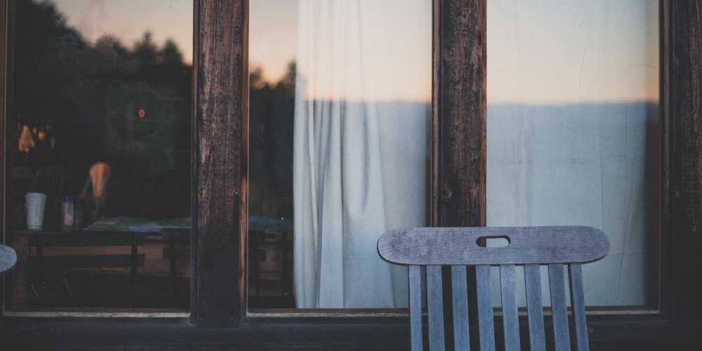 Blühende Zweige mit weißen und rosa Blüten für RentPilot