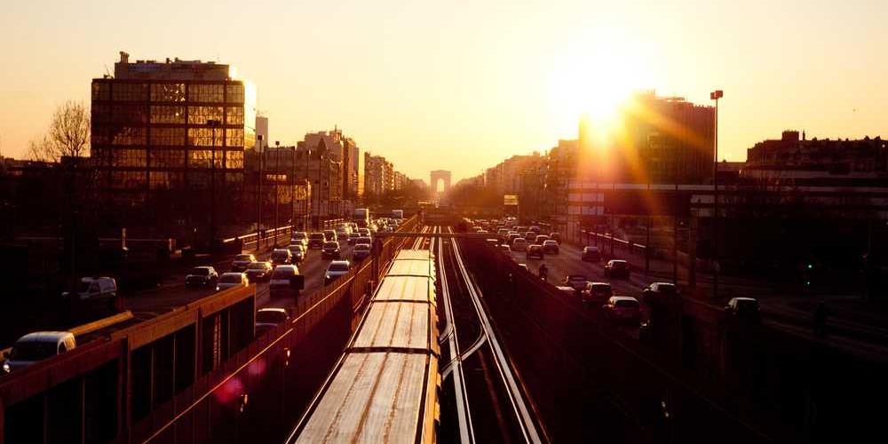 Urbane Landschaft mit hohen Gebäuden von RentPilot