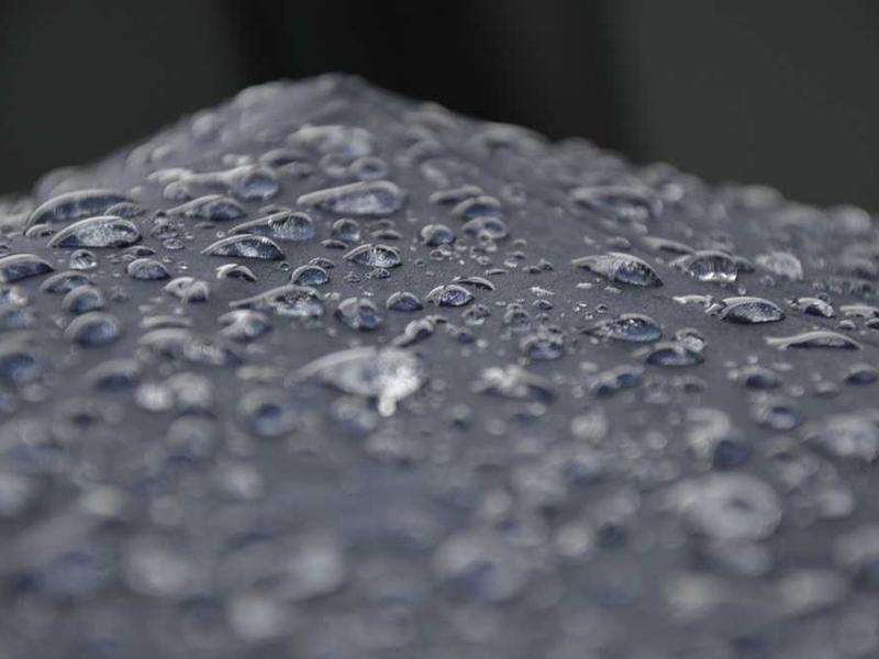 Nahaufnahme von Wassertropfen als Symbol für Mietkaution - RentPilot