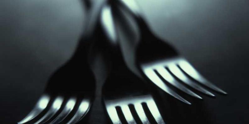 Abstrakte Darstellung von Gabeln symbolisiert Vielfalt im Property Management von RentPilot.